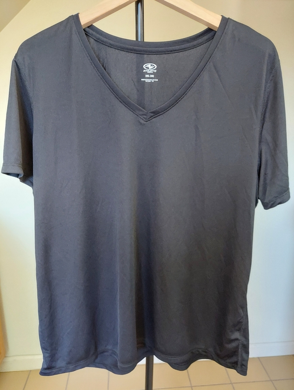 Athletic Works Black Polyester Stretch T-Shirt Short Sleeve V-Neck size XXL 20
